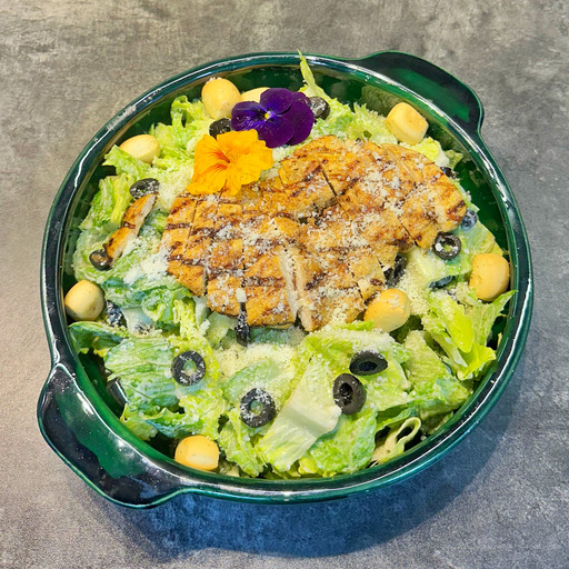 سالاد سزار با مرغ گريل